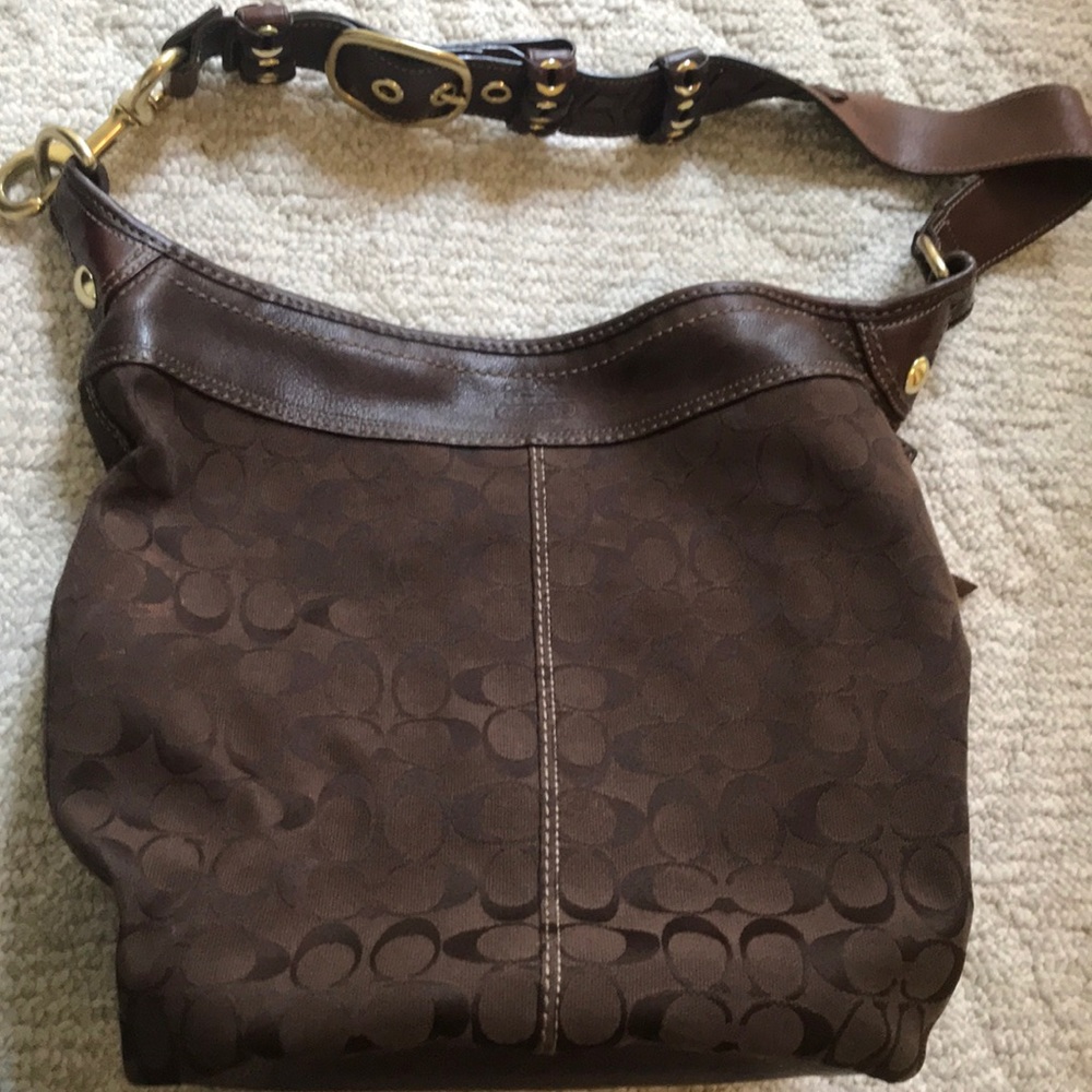 Brown Logo Coach Bucket Bag - Perfect for Fall